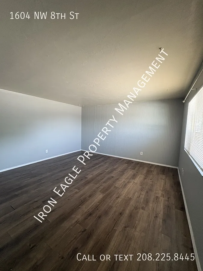 2 bed, 1.0 bath, 850 sqft, $1,295 — Photo 2