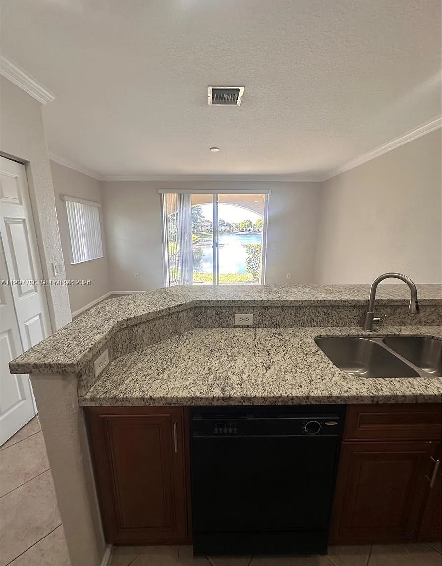3 bed, 1450 sqft, $3,100 — Photo 3