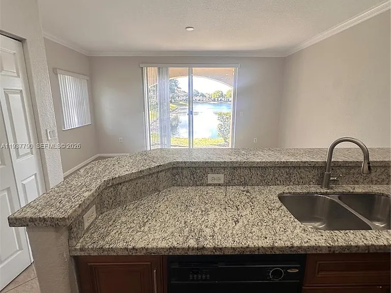 2830 SW 83rd Ter — Photo 3