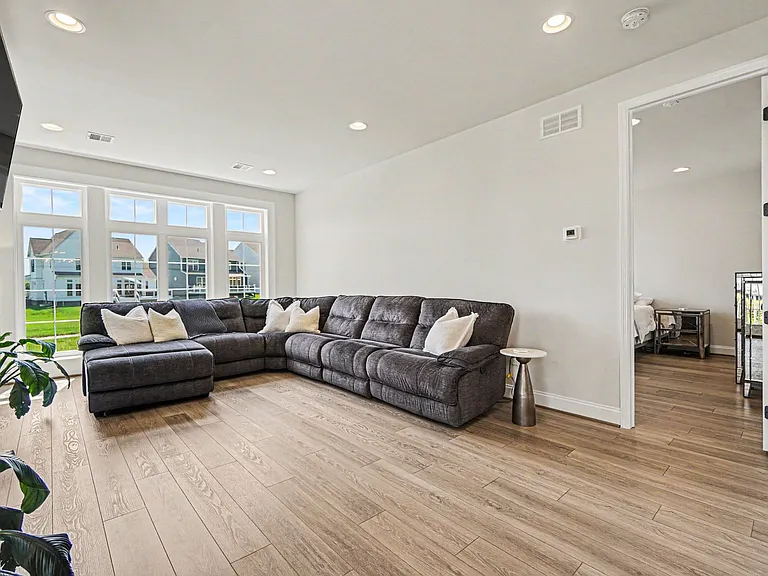 1318 Revival Dr — Photo 11