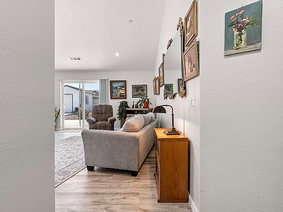4th image of 219 Longiflorum Ln