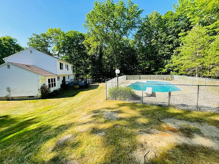 16 Jenny Ln — Photo 13