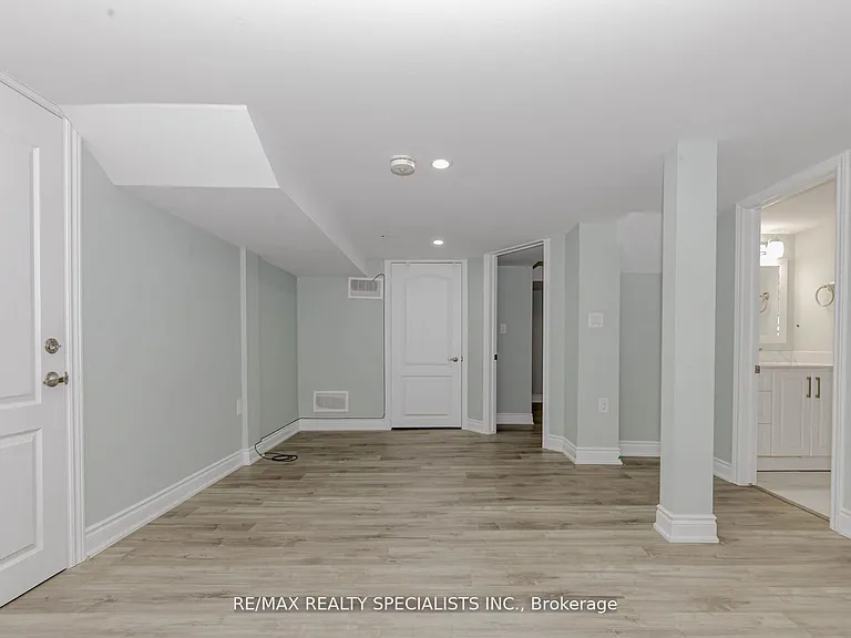 74 Clockwork Dr #B — Photo 10