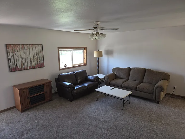 325 N Monroe St — Photo 3