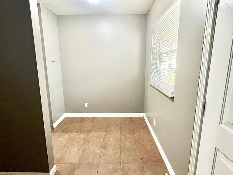 4012 Southern Parkway — Photo 20