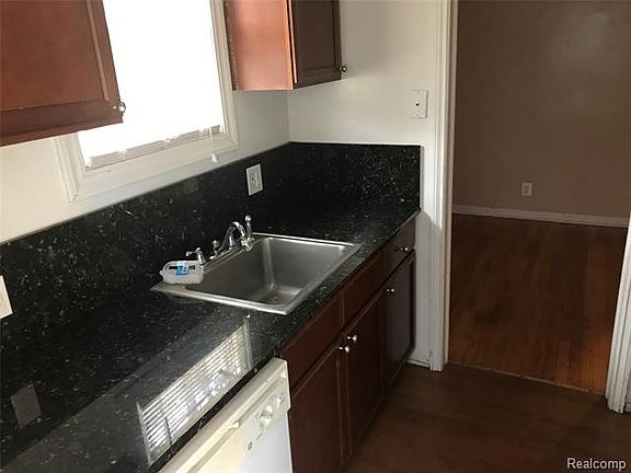 3rd image of 5765 Marseilles St