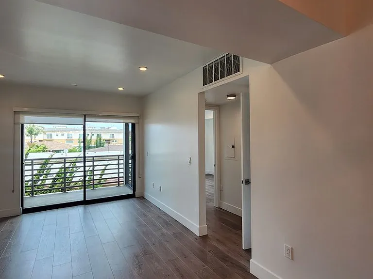 4227 McLaughlin Ave #303 — Photo 10