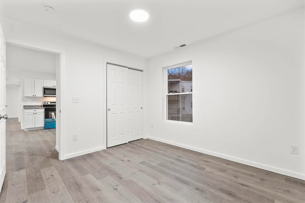Building Photo - 12 E Ferry St #1B