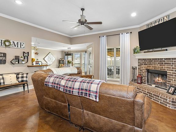 2nd image of 940 Red Bud Cir
