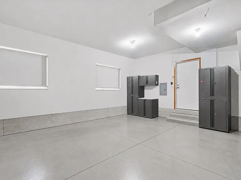 2146 N Commerce St — Photo 12