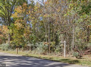 32 Cedar Dr, Sterling, VA 20164