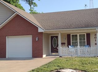 301 B Oak Tree Ter #B, Saint Joseph, MO 64506