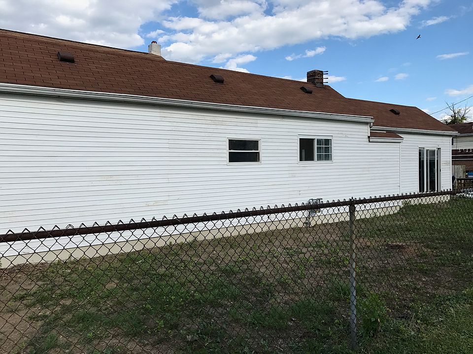 1st image of 3012 E 2nd St