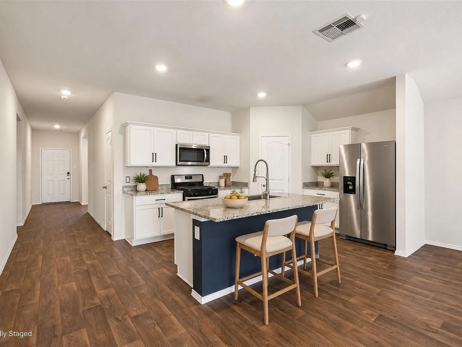 4 bed, 2.0 bath, 1800 sqft, $1,950 — Photo 4