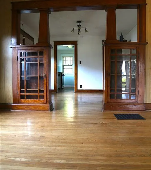 1435 N Kinser Pike — Photo 12