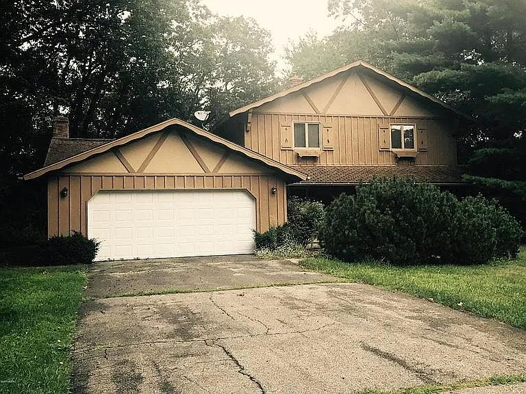 1st image of 3832 Algansee Dr NE
