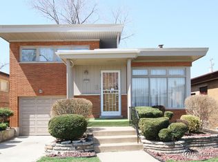 9052 S Bennett Ave, Chicago, IL 60617