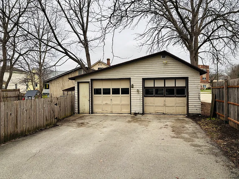 405 Washington St — Photo 2