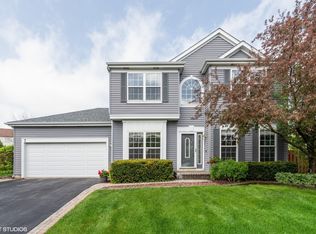 7 Carl Ct, Lake In The Hills, IL 60156