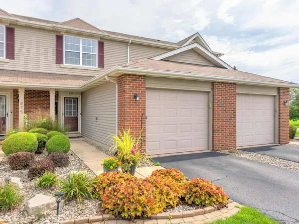 877 Flagstone Dr, Dyer, IN 46311