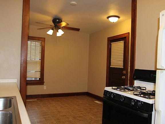 Eat-in Kitchen
