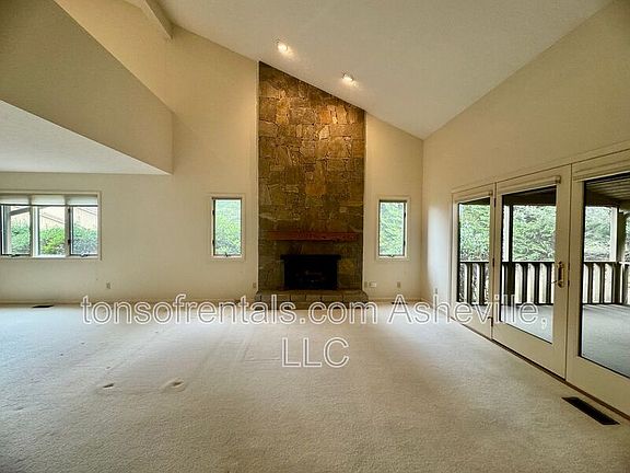 5th image of 705 N Wild Oak Ln