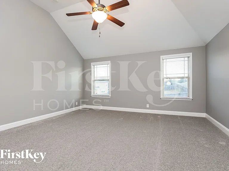 1499 Amberley Dr — Photo 9