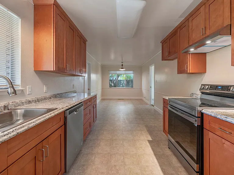 4517 Catalina Dr — Photo 2