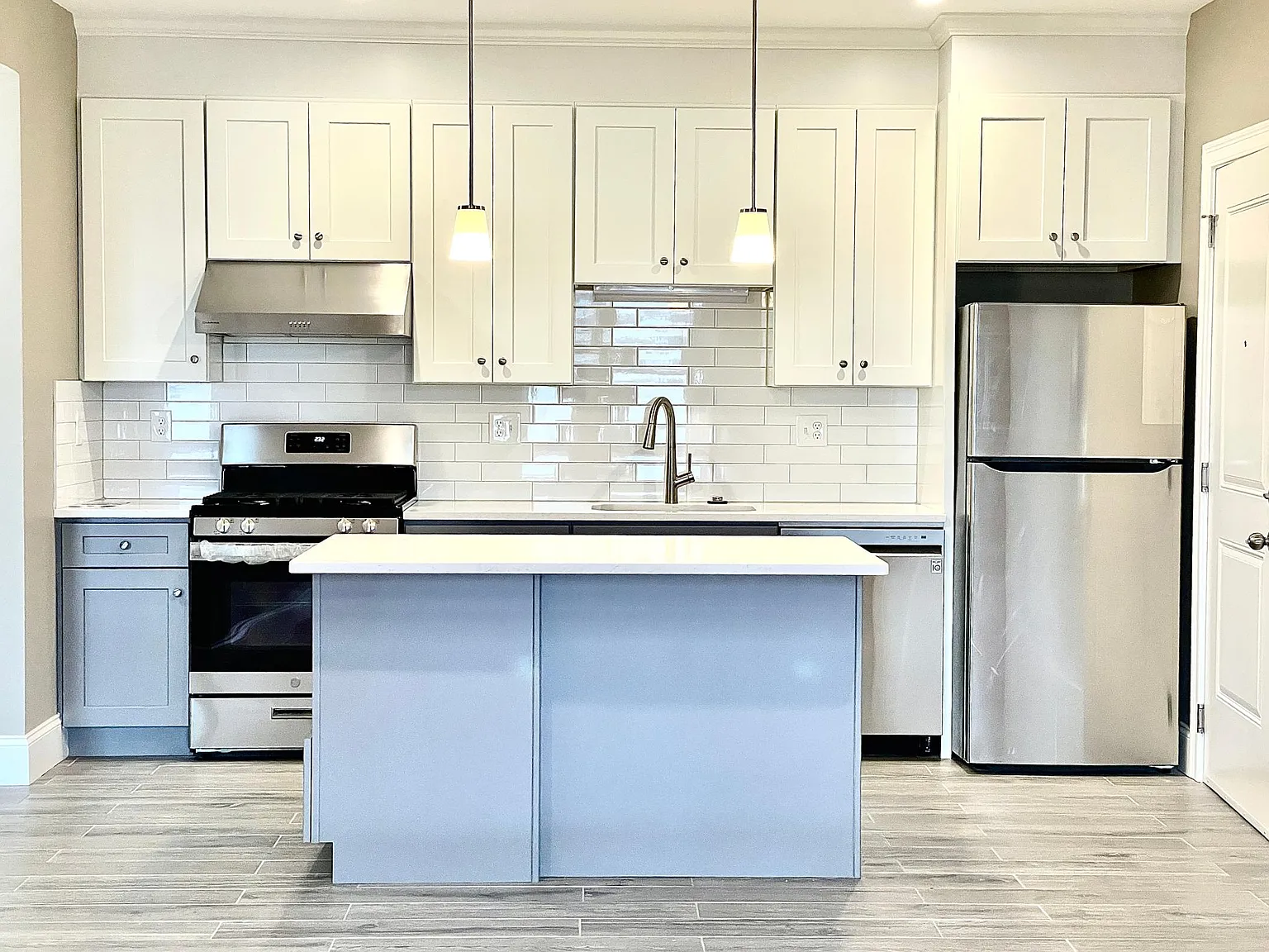 2 bed, 775 sqft, $2,600 — Photo 2