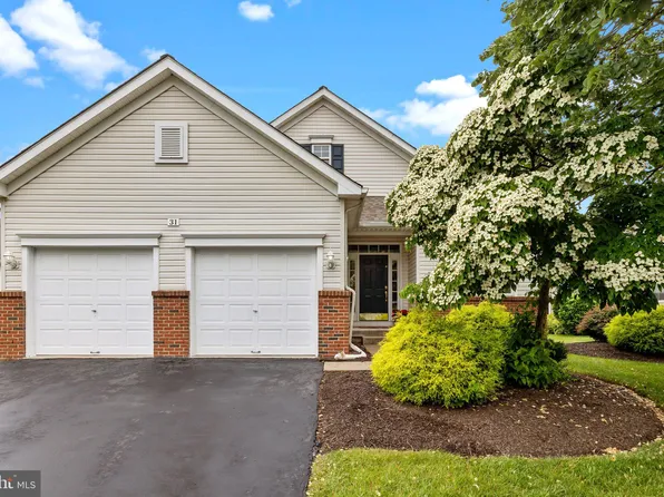31 Blue Flax Ln, Langhorne, PA 19047