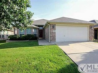 8955 Winding River Dr, Fort Worth, TX 76118