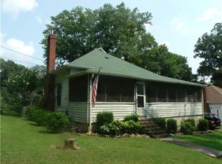 2049 Staff Dr, Mascot, TN 37806