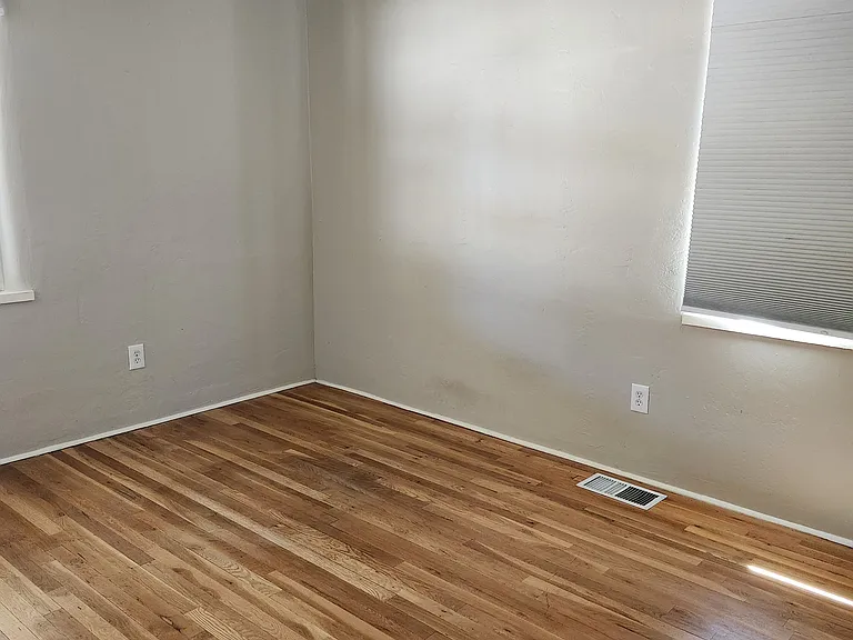 1308 Stanford Dr NE — Photo 12