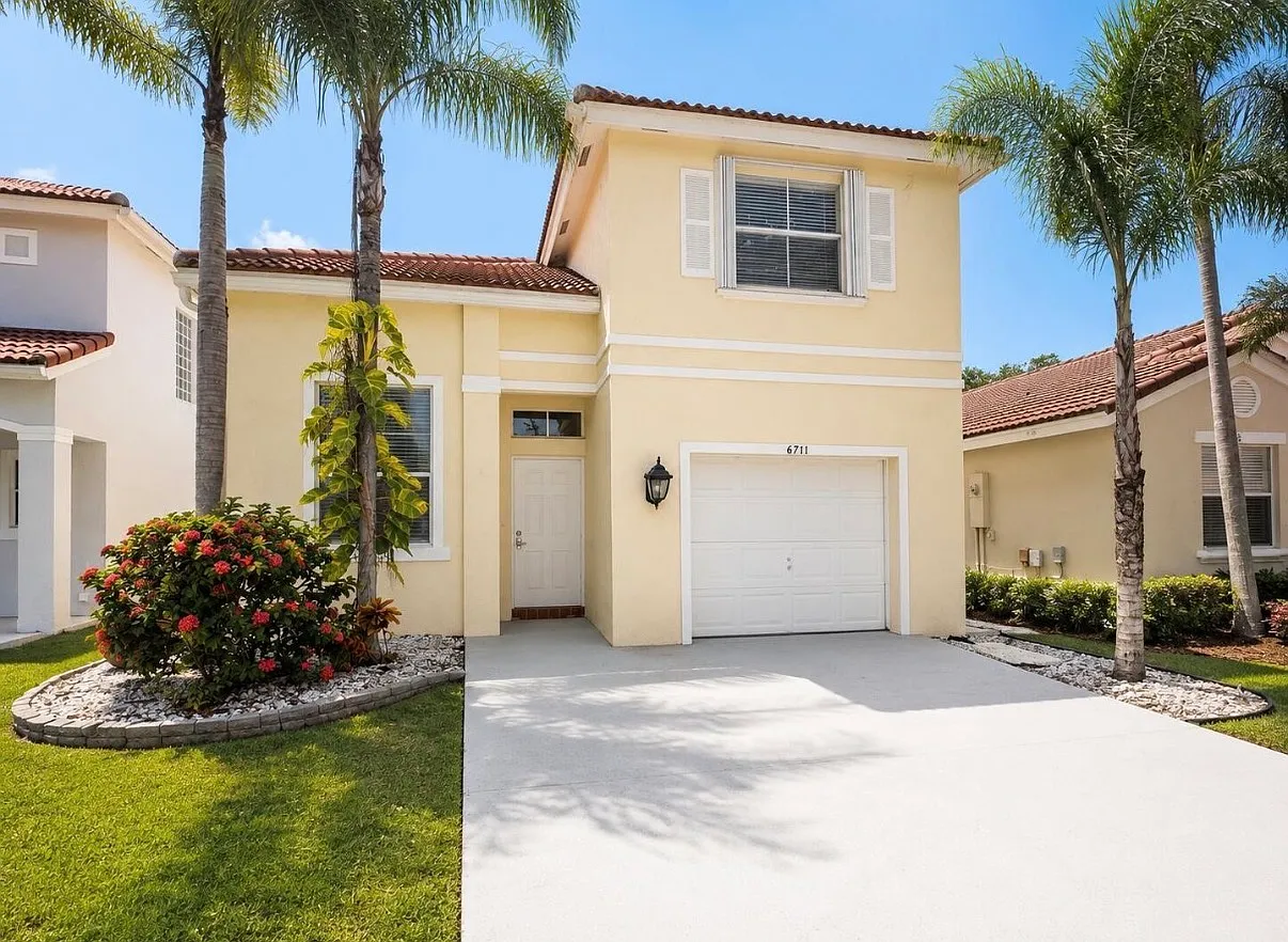 3 bed, 2.5 bath, 1944 sqft, $3,300 — Photo 3
