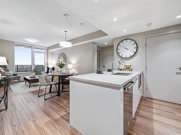 4th image of 777 Belleville St #1104
