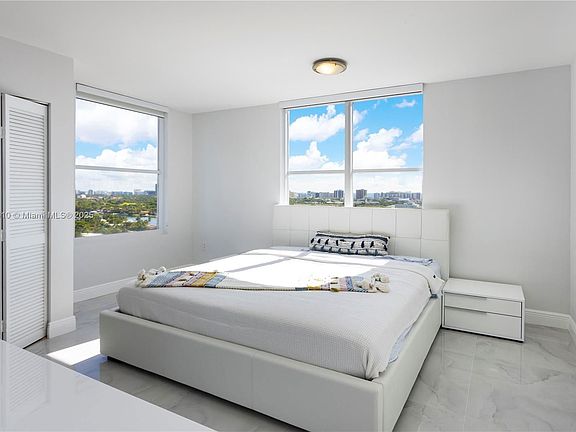 2nd image of 1800 Sunset Harbour Dr
