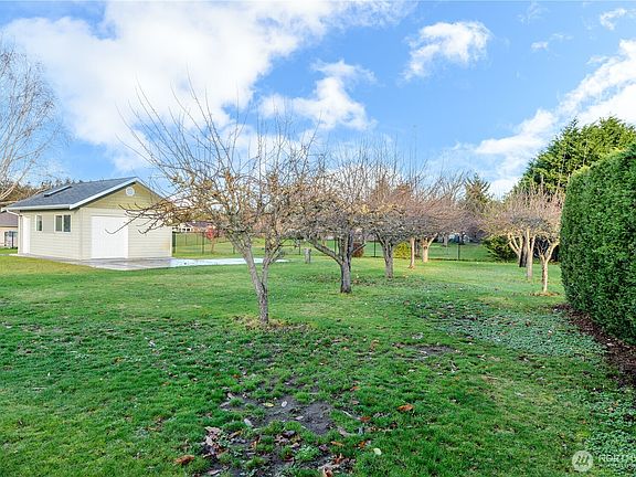 4th image of 222 Strawberry Field Drive