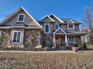 125 Edgewood Dr, Old Forge, PA 18518