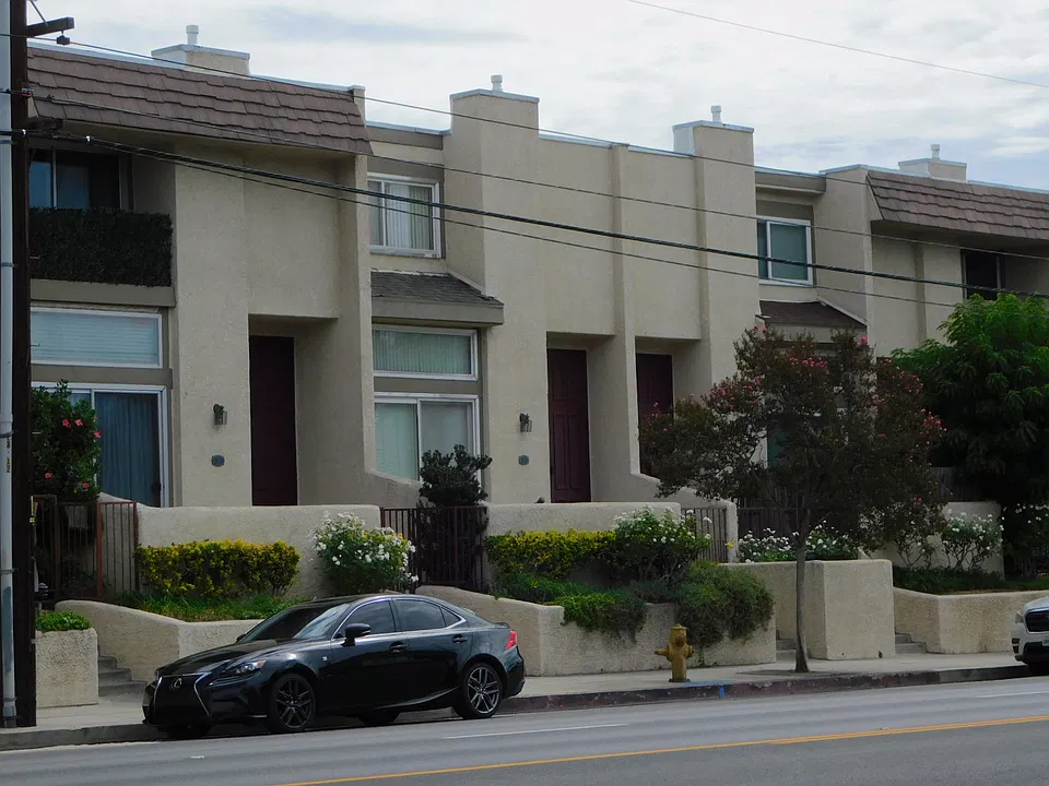 9950 Topanga Canyon Blvd #32