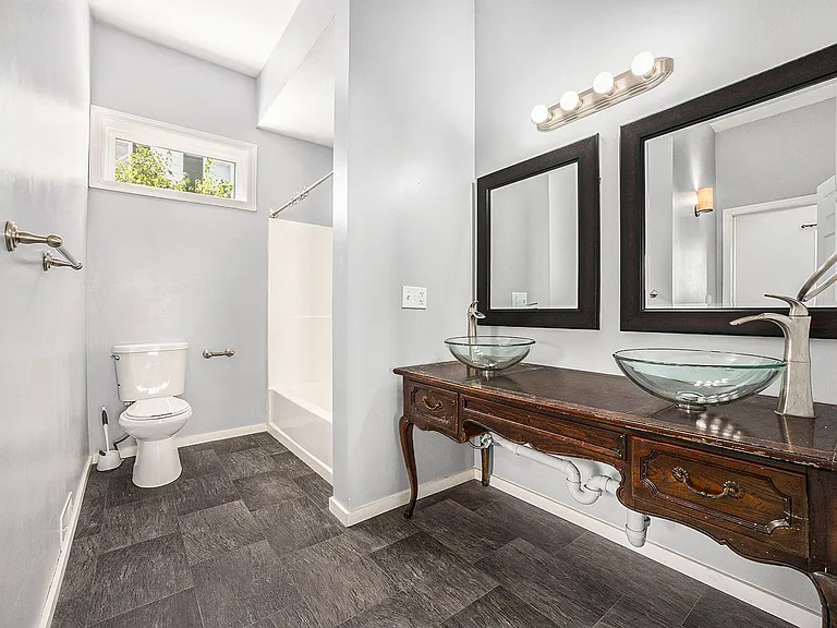 329 Ann St NE — Photo 8