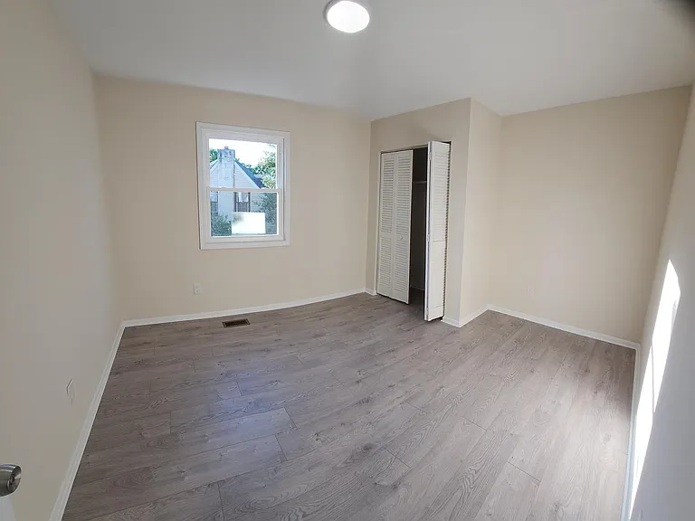 20 Oak Ave — Photo 16