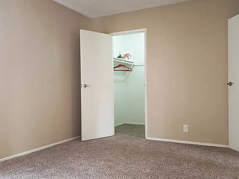 Shadow Mountain Apartments — Photo 22