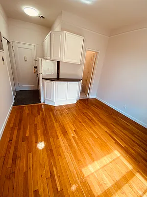 Rented by Metropolis Real Estate of Manhattan | media 10