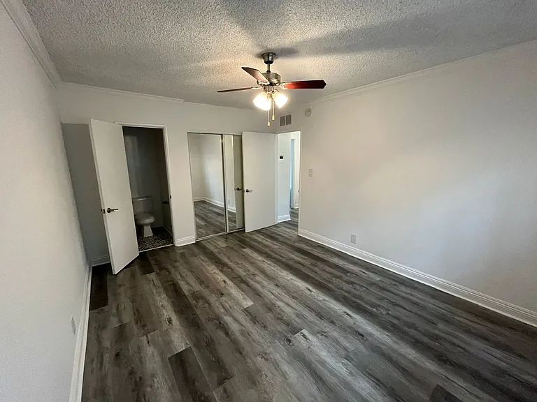Washington Apartments...Prime Westside Location! CALL NOW! — Photo 15