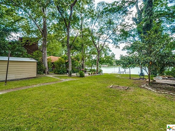 3rd image of 127 Lake Bnd
