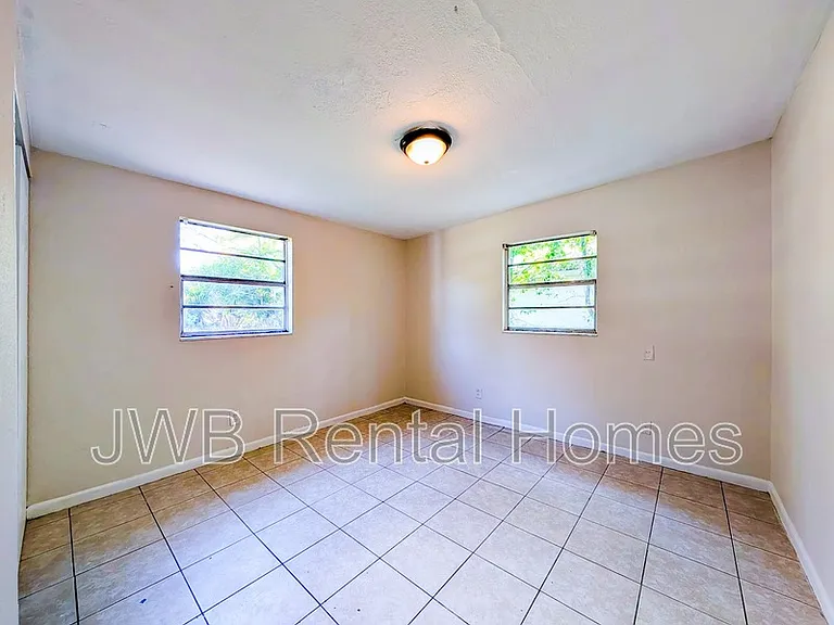 2908 W 10th St — Photo 8