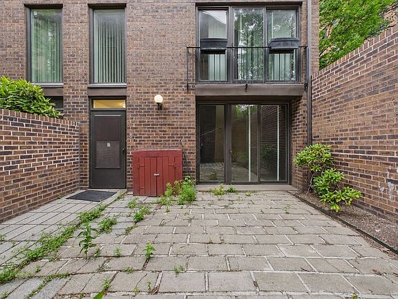 2nd image of 1 Saint James Ct