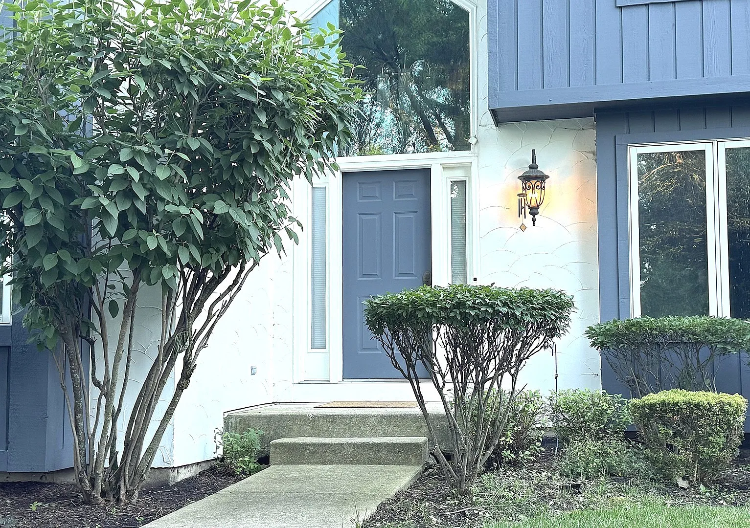 4 bed, 2.5 bath, 3060 sqft, $4,600 — Photo 2
