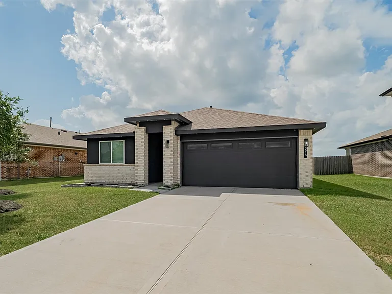 14519 Sweet Water Dr — Photo 3
