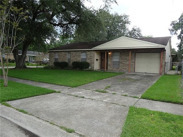 1st image of 301 Greenwood Dr